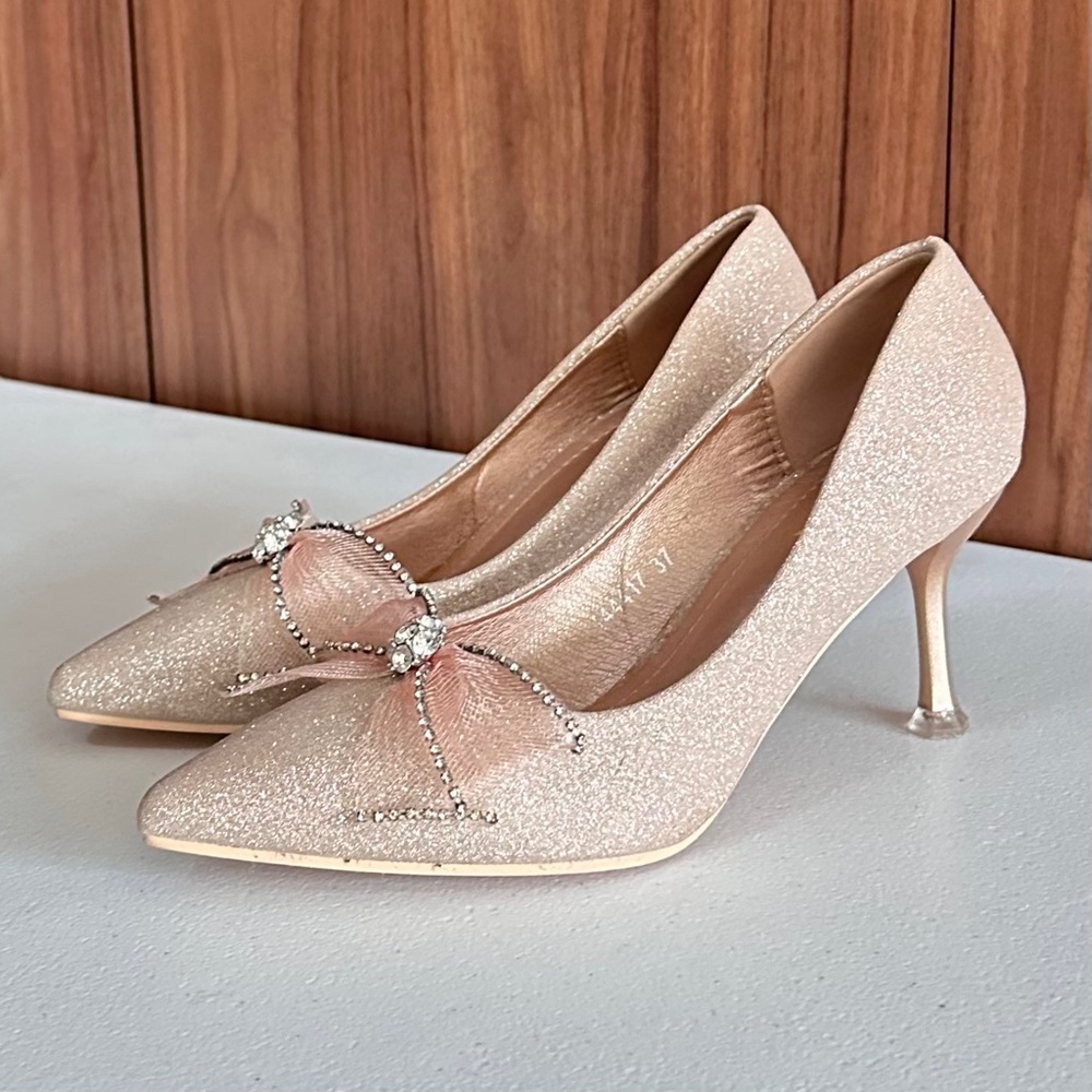 Insignia Golden Bride/Bridesmaid Heels Size 6